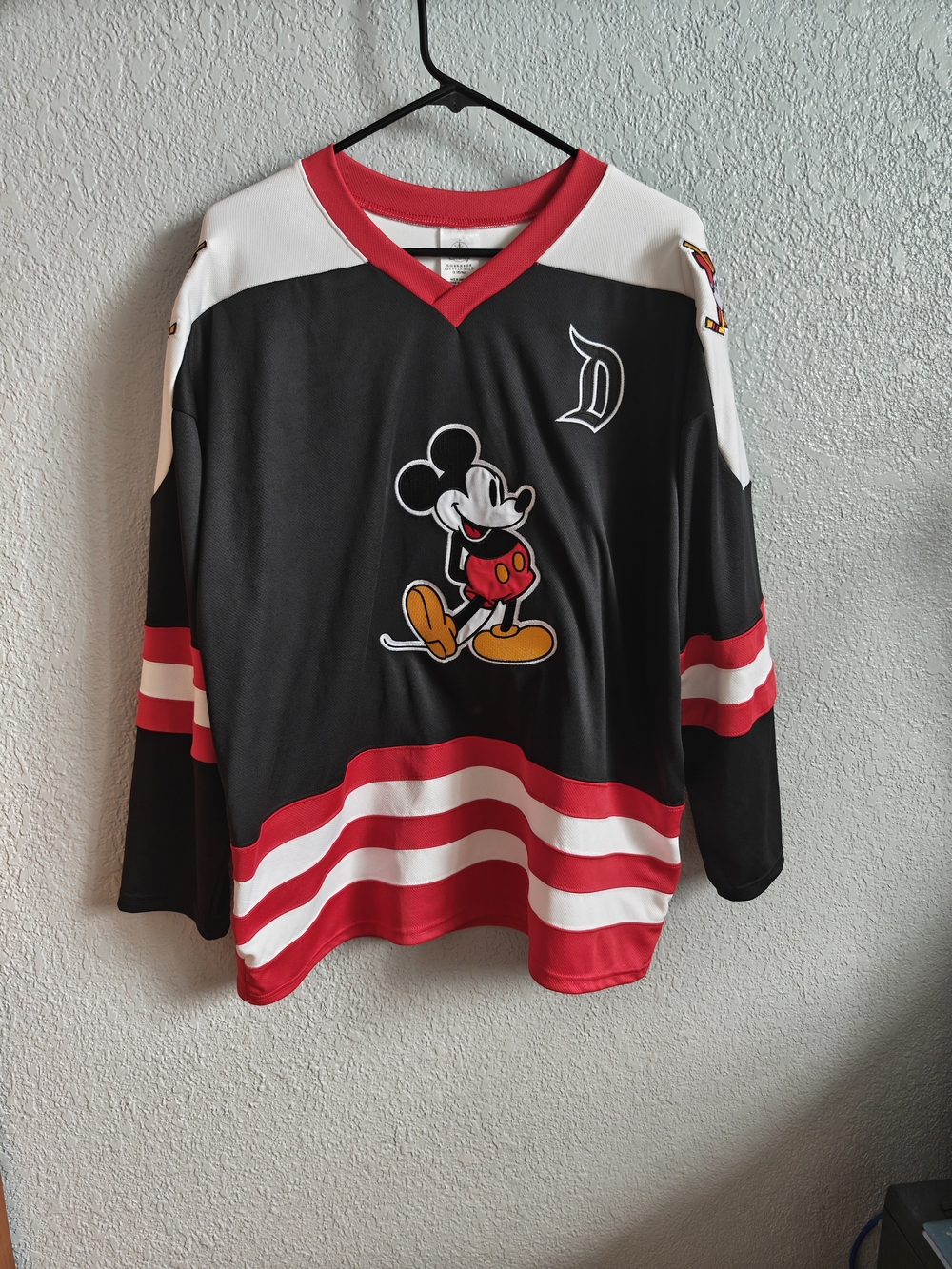 Exclusive Disney Parks Disneyland Mickey Red Black Hockey Jersey Adult Medium